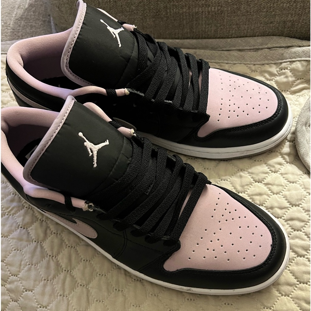 Jordan 1 low black iced lilac